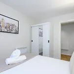 Appartamento Couple's Escape With Balcony-heart Of Centre - Pass The Keys