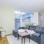 Couple's Escape With Balcony-heart Of Centre - Pass The Keys Appartamento
