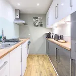 Couple's Escape With Balcony-heart Of Centre - Pass The Keys Appartamento *