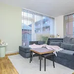 Couple's Escape With Balcony-heart Of Centre - Pass The Keys Appartamento *