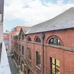 Couple's Escape With Balcony-heart Of Centre - Pass The Keys * Leeds (West Yorkshire)