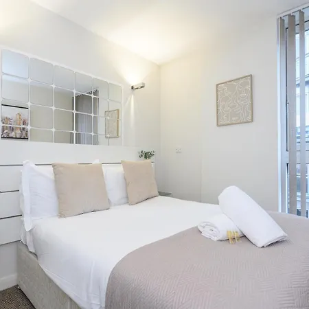 Couple's Escape With Balcony-heart Of Centre - Pass The Keys * Лідс