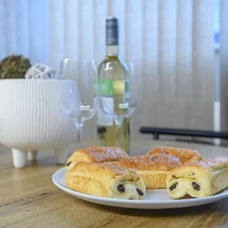 Apartman Couple's Escape With Balcony-heart Of Centre - Pass The Keys