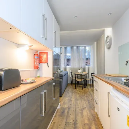 Couple's Escape With Balcony-heart Of Centre - Pass The Keys Leeds