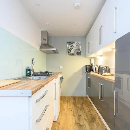 Couple's Escape With Balcony-heart Of Centre - Pass The Keys Leeds