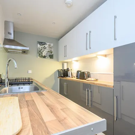 Couple's Escape With Balcony-heart Of Centre - Pass The Keys