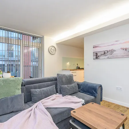 Couple's Escape With Balcony-heart Of Centre - Pass The Keys * Leeds