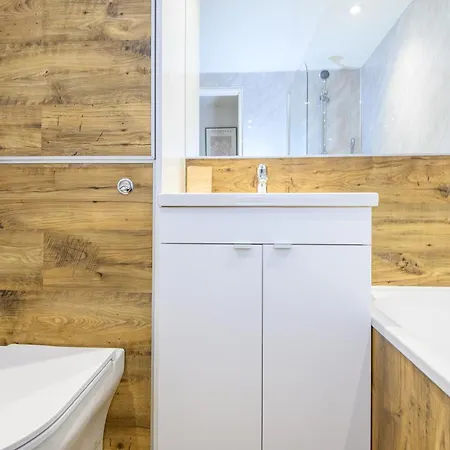 Couple's Escape With Balcony-heart Of Centre - Pass The Keys 公寓 *