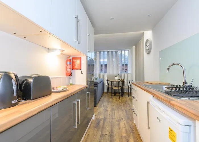 Couple's Escape With Balcony-heart Of Centre - Pass The Keys Leeds