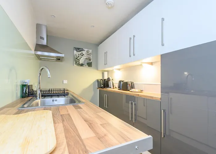 Couple's Escape With Balcony-heart Of Centre - Pass The Keys