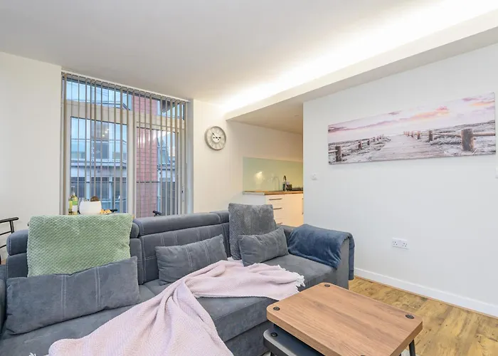 Couple's Escape With Balcony-heart Of Centre - Pass The Keys * Leeds