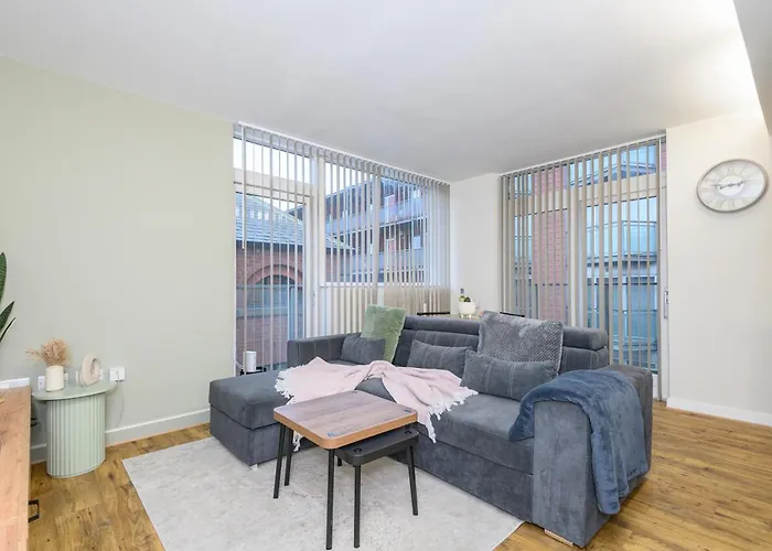 Couple's Escape With Balcony-heart Of Centre - Pass The Keys * Leeds