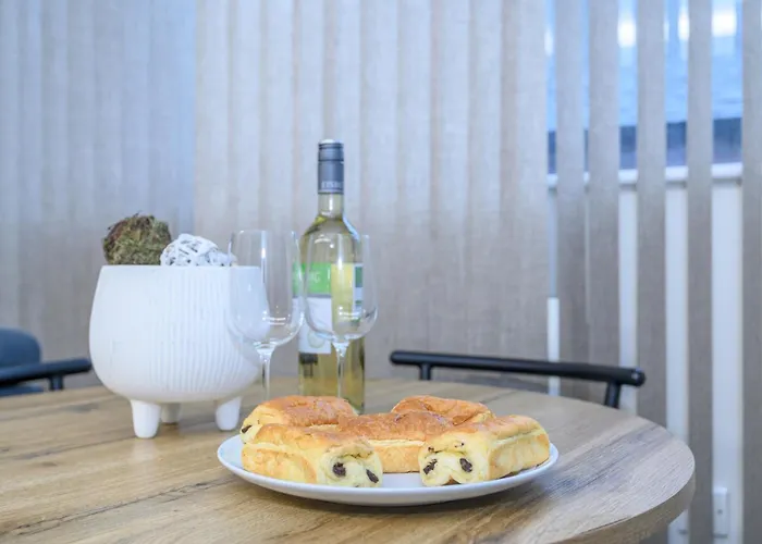 Couple's Escape With Balcony-heart Of Centre - Pass The Keys Apartman Leeds