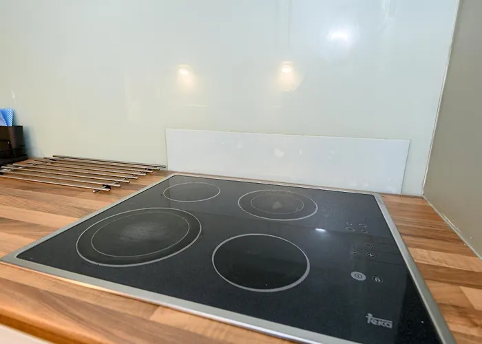 Couple's Escape With Balcony-heart Of Centre - Pass The Keys *