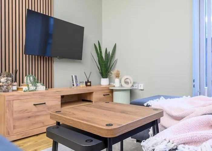 Couple's Escape With Balcony-heart Of Centre - Pass The Keys 利兹