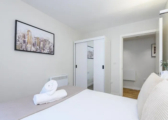 Apartman Couple's Escape With Balcony-heart Of Centre - Pass The Keys