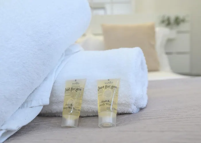 Апартаменти Couple's Escape With Balcony-heart Of Centre - Pass The Keys