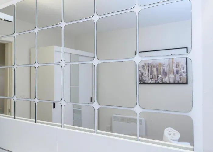 Couple's Escape With Balcony-heart Of Centre - Pass The Keys * Лідс