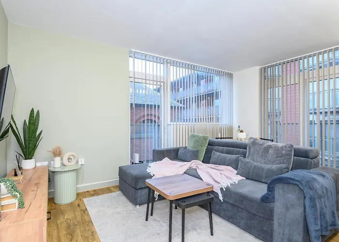 Couple's Escape With Balcony-heart Of Centre - Pass The Keys Apartman