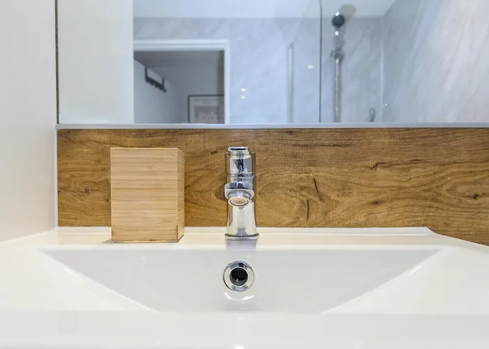 Couple's Escape With Balcony-heart Of Centre - Pass The Keys Апартаменти Лідс