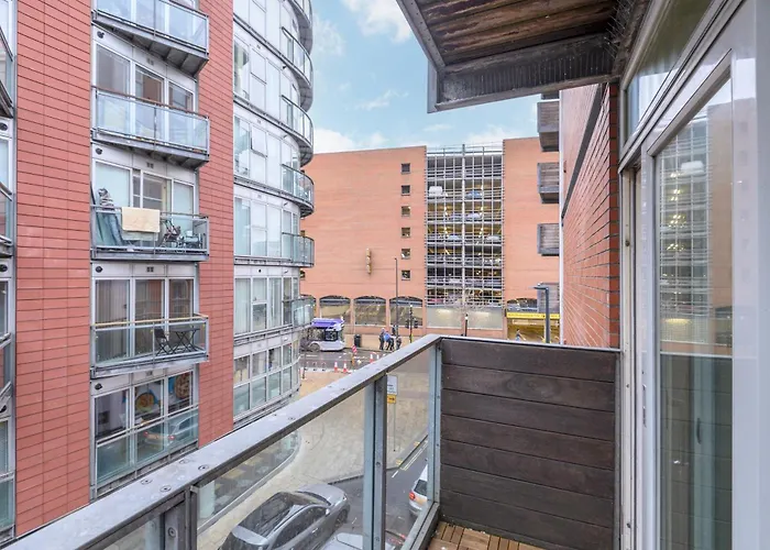 Couple's Escape With Balcony-heart Of Centre - Pass The Keys