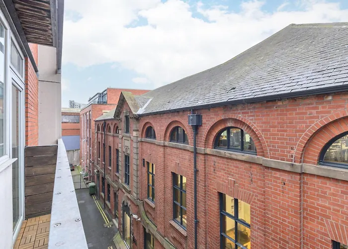 Couple's Escape With Balcony-heart Of Centre - Pass The Keys * Leeds