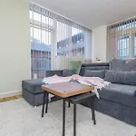 Daire Couple's Escape With Balcony-heart Of Centre - Pass The Keys