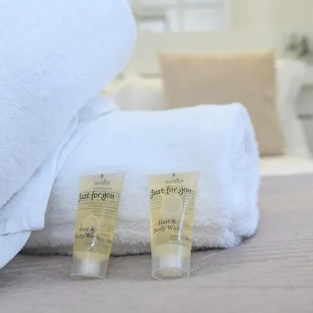 Apartment Couple's Escape With Balcony-heart Of Centre - Pass The Keys