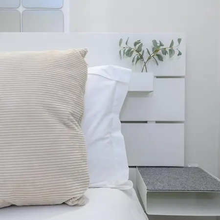 Couple's Escape With Balcony-heart Of Centre - Pass The Keys