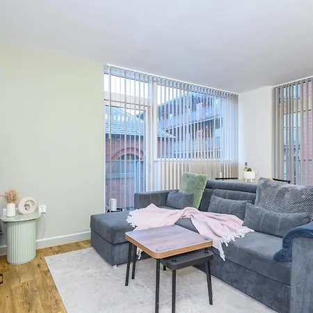 Couple's Escape With Balcony-heart Of Centre - Pass The Keys Apartman