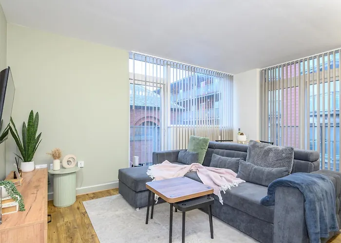 Apartment Couple's Escape With Balcony-heart Of Centre - Pass The Keys