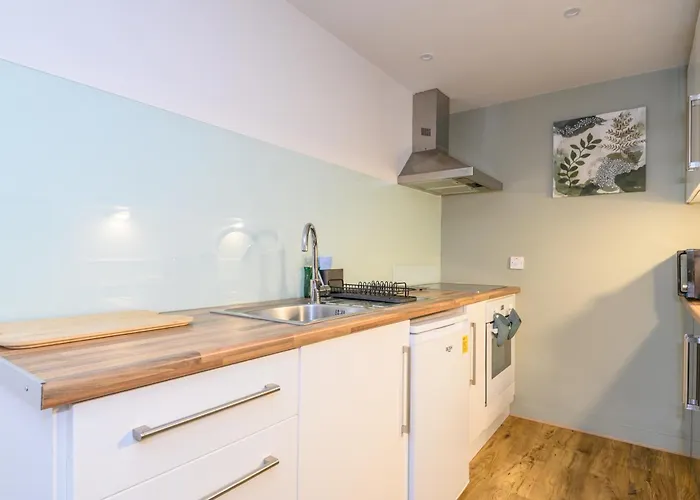 Apartment Couple's Escape With Balcony-heart Of Centre - Pass The Keys *