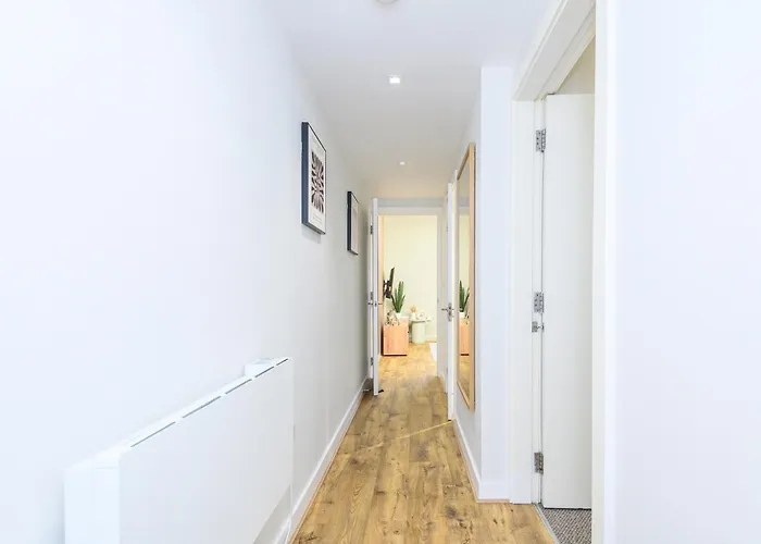 Apartment Couple's Escape With Balcony-heart Of Centre - Pass The Keys