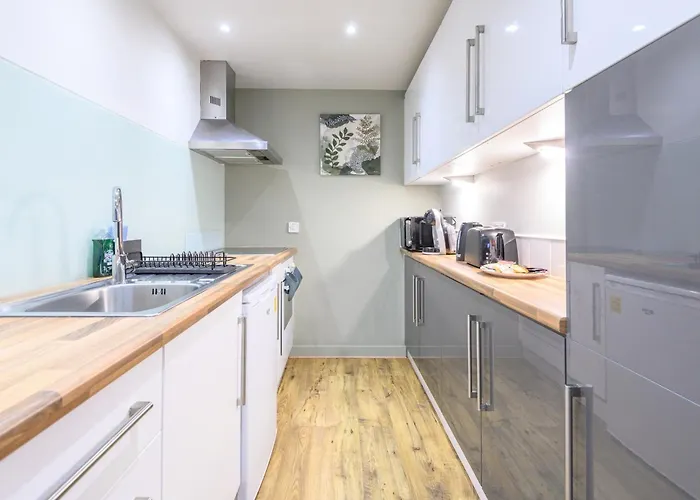 Couple's Escape With Balcony-heart Of Centre - Pass The Keys Apartment *