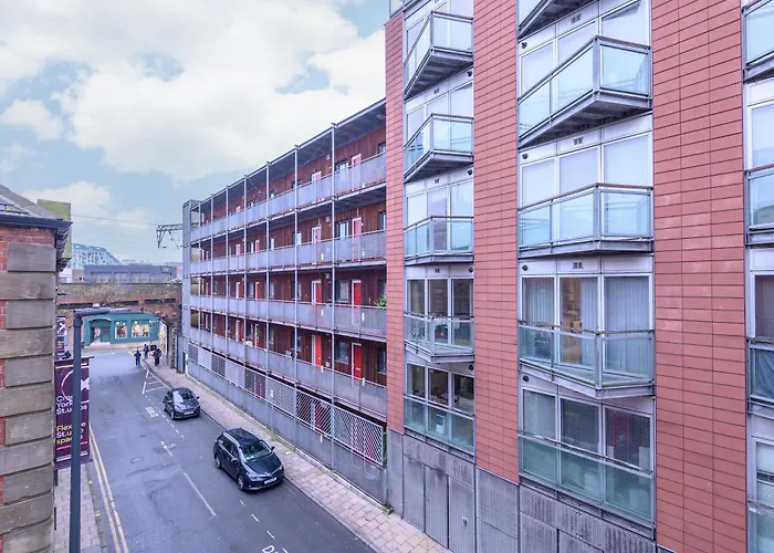 Apartment Couple's Escape With Balcony-heart Of Centre - Pass The Keys Leeds (West Yorkshire)